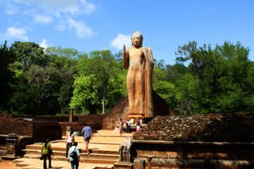 Maligawila Buddha Statue